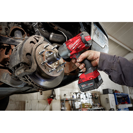 Milwaukee 2767-22R M18 Fuel Impact Wrench Kit