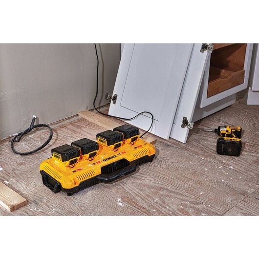 DeWalt DCB104D4 Multiport Simultaneous Battery Charger with 2.0 Amp-Hr Battery 4-Pack